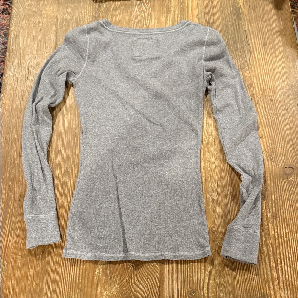 Abercrombie & Fitch Heather Gray Long Sleeve Henley - Picture 5 of 5